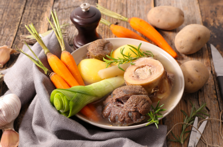 Pot-au-feu : la recette incontournable et 5 vins parfaits pour un accord sublime